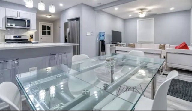 Immaculate 3 Bedroom 2 Bath house near Ohare!