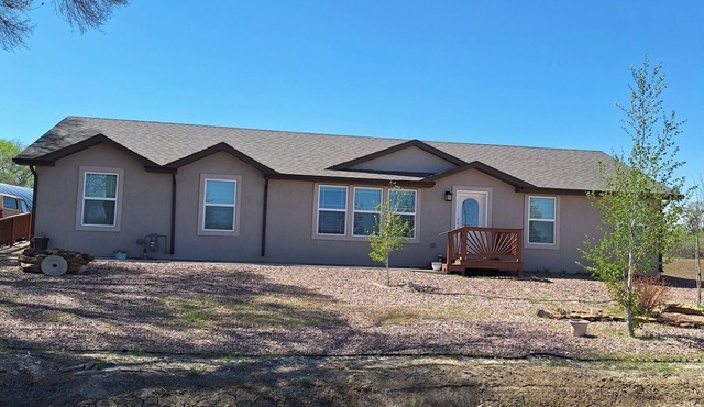 Immaculate 3BR Home, 3 Queen Beds, Patio + Grill, Near Otero & Bent's Fort
