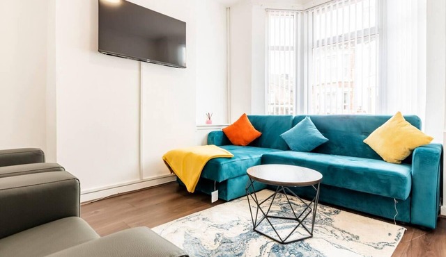 Immaculate 4-Bed House Near Anfield and Goodison