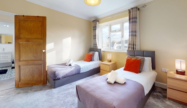 Immaculate 4-Bed House in Romford