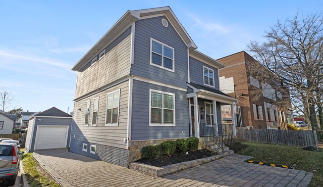 Immaculate 6 Bed Home & 6 mi to DC & 7 miles to Raegan Airport