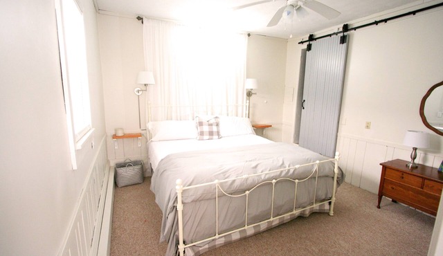 Immaculate barn apartment on stunning property in beautiful Brevard, NC!