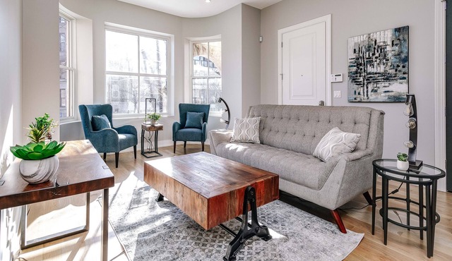 IMMACULATE Brand New Condo Downtown Chicago!