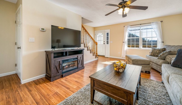 IMMACULATE Condo just seconds away from Bristol Motor Speedway