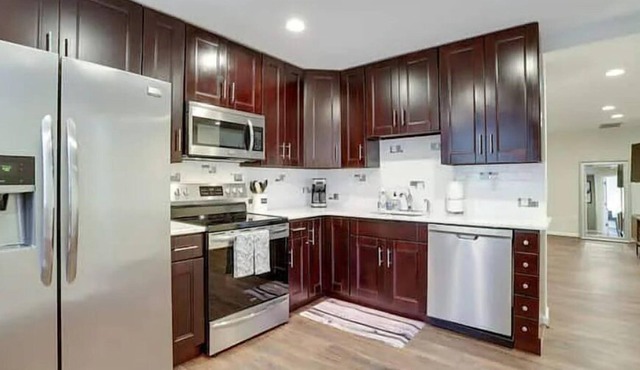 Immaculate Condo minutes from DC