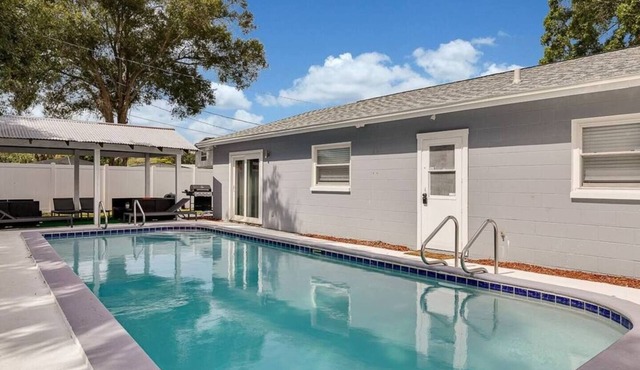 Immaculate & Cozy Entire Heated Pool House