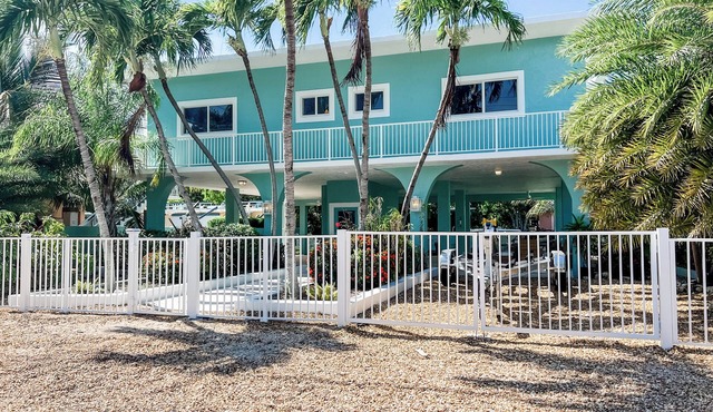 Immaculate, Fully Renovated, Waterfront, Florida Keys Home - Beach Vibes!