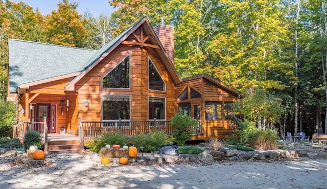 Immaculate Hand-Hewn Log Cabin ~ Private Wooded Setting In Egg Harbor