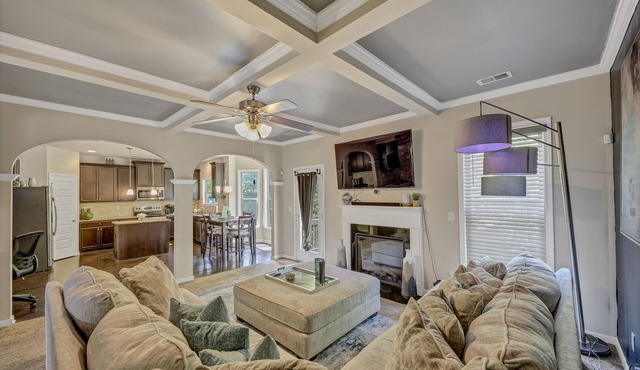 Immaculate home in Atlanta Near the Airport/w private bathrooms Big smart TVs