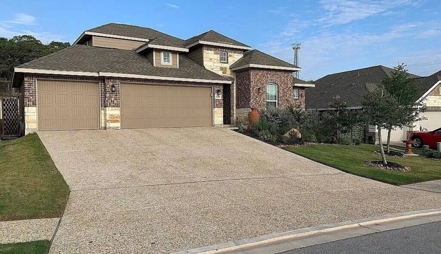 Immaculate home in Johnson Ranch, pool gym park zipline and fishing pond