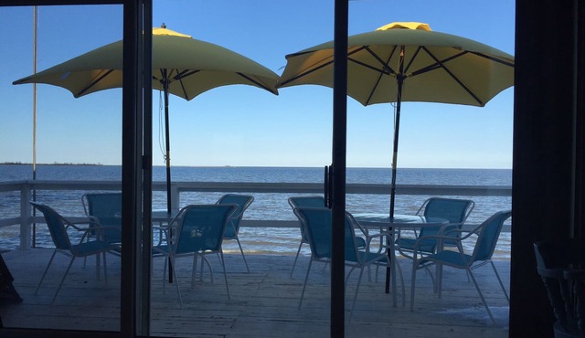 Immaculate Lake Huron Beach House April special, rent at least 3 nights get 4th