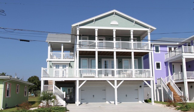 Immaculate Luxury Ocean View 6BR 4.5BA House with Pool and Elevator