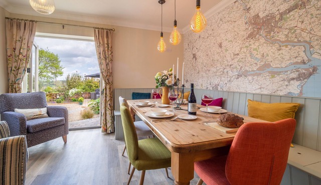 Immaculate luxury retreat in pretty village with great pubs - Box Valley Cottage