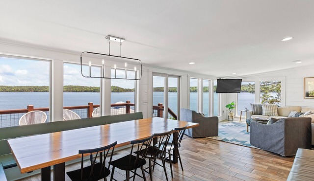 Immaculate Pet-Friendly Cabin with The Best View on the Lake!