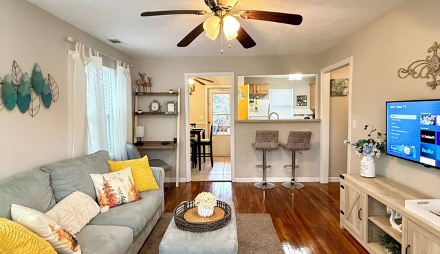 Immaculate Private Home w/visiting Deer & parking