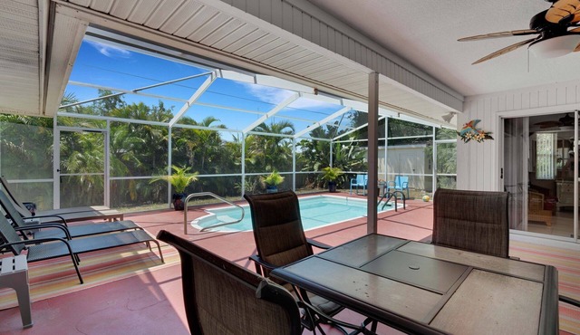 IMMACULATE PRIVATE POOL HOME MINUTES TO BEACHES, DOWNTOWN.