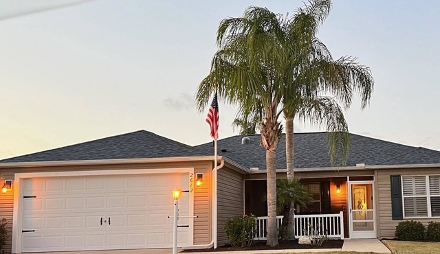 Immaculate Ranch home in Village of Duval