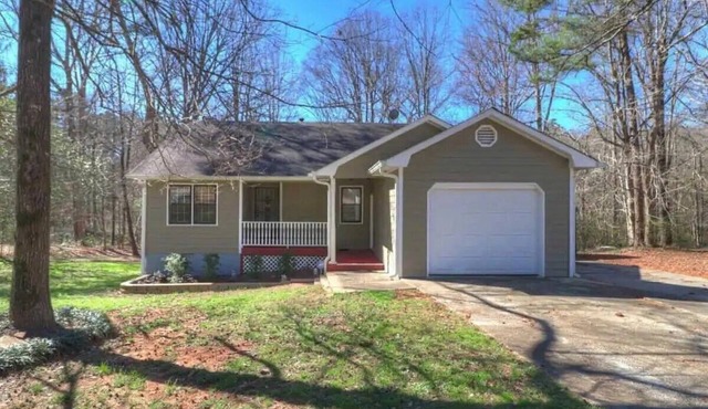 Immaculate Ranch-Style Home w/Creek Access
