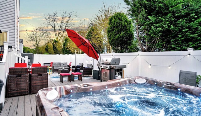 Immaculate*PvtBeach*HotTub*Firepit*Linen*Games