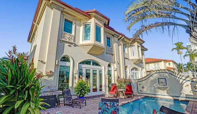 Immaculate Waterfront Villa - Private Heated Pool, Gas BBQ & High Speed Internet