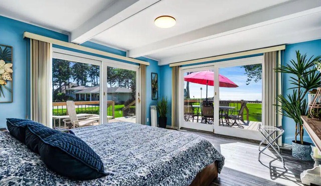 Immaculate waterfront cottage; Serenity On The Bluff
