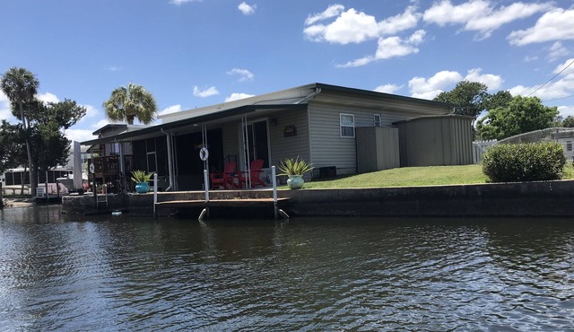 Immaculate Waterfront Cottage