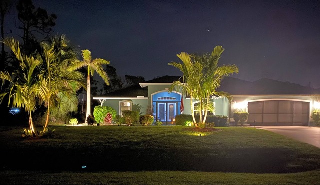 IMMACULATE well furnished home, heated pool, close to beaches! New paint!