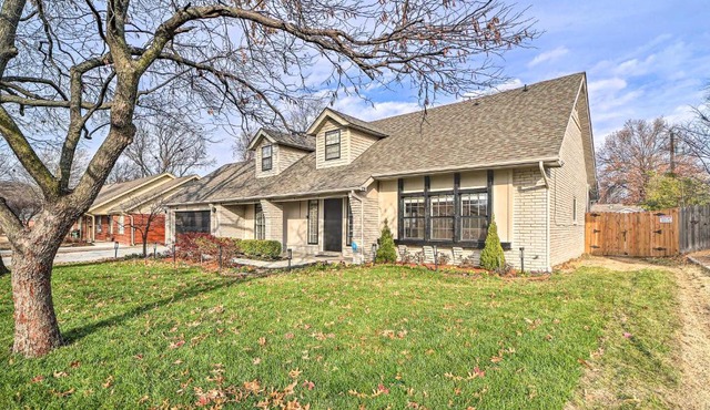 Immaculate Woodland View Retreat with Hot Tub