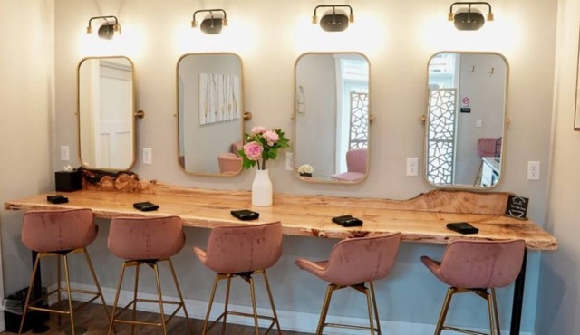 Immaculate13-Suite Rustic-Chic Inn with Stunning Valley Views!