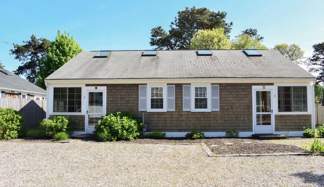 Immaculately clean 2 bedroom duplex less than .3 miles to Sea Street Beach.