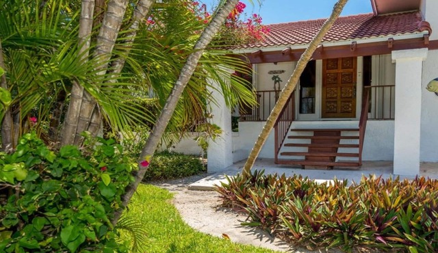 Immediate Availability, Beach, 70 ft Dock - Marathon VACA-23-16 Entire House