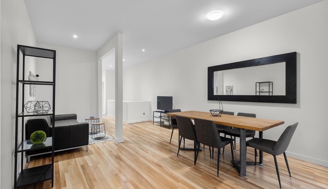 Immense Appartement, Spacieux, Lumineux, Près du Centre-ville, Tout Équipé