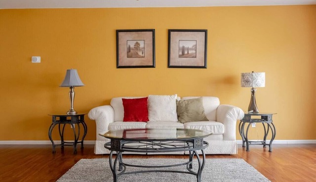 Immense Home Minutes from the Airport open in new