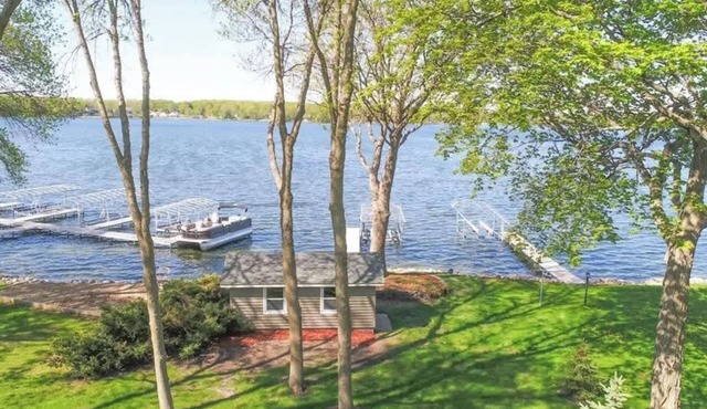 Immerse in Luxury Grand 5BR Lakefront Haven Views