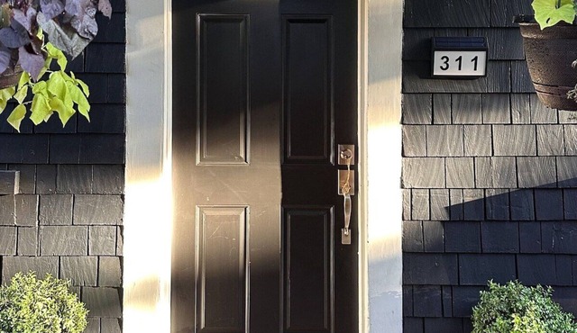 Immerse Yourself in Comfort: Newly Remodeled & Pet-Friendly Suite with Hot Tub