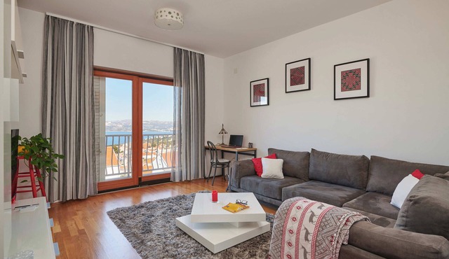 Immerse yourself in Apartment Micika’s sun-kissed charm!