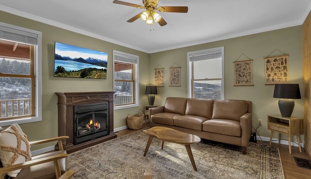 Immersive Mountain Views : Ellicottville, Holiday Valley. Fireplace, King Beds.