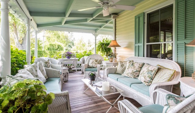 Impeccably Restored & Charming Victorian Summer Cottage-5 Bed, 4 Bath, Sleeps 10