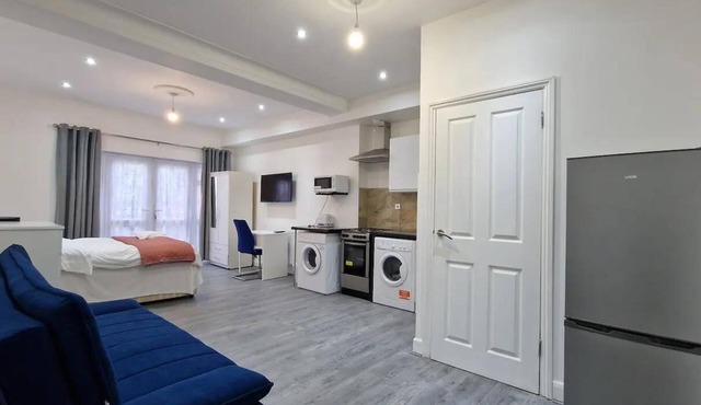 Impeccable 1-Bed Apartment in Ilford