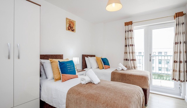 Impeccable 2-Bed Apartment in Romford