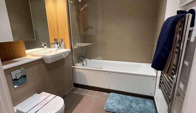 Impeccable 2-Bed Apartment in Erith