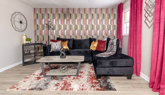 Impeccable 2BR Apartment Upstairs Fast WiFi