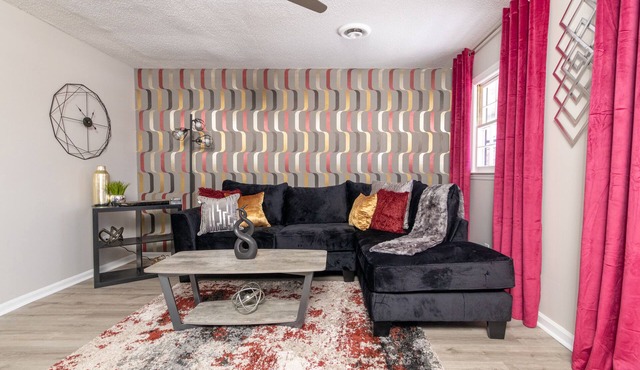 Impeccable 2BR Apartment Upstairs Fast WiFi