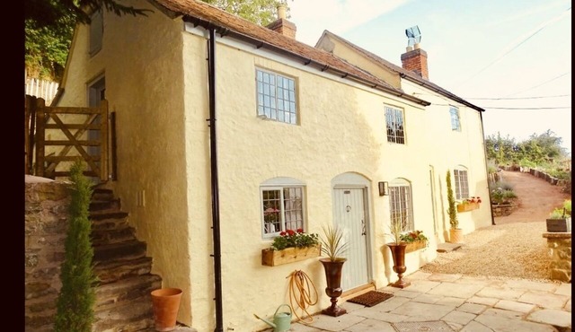 Impeccable 3-Bed 17th Century Luxury Cottage
