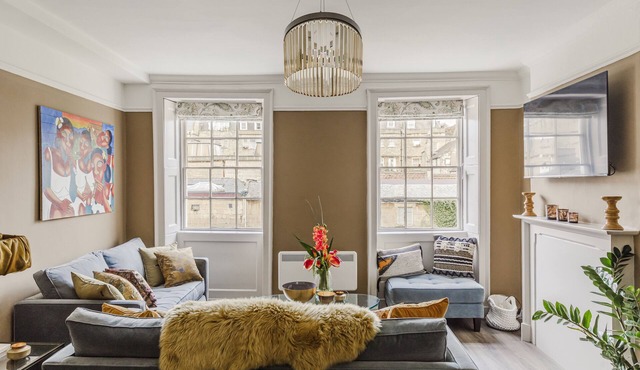 Impeccable 4-Bed Apartment in Bath