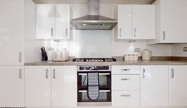 Impeccable 4-Bed House in Stanford-le-Hope