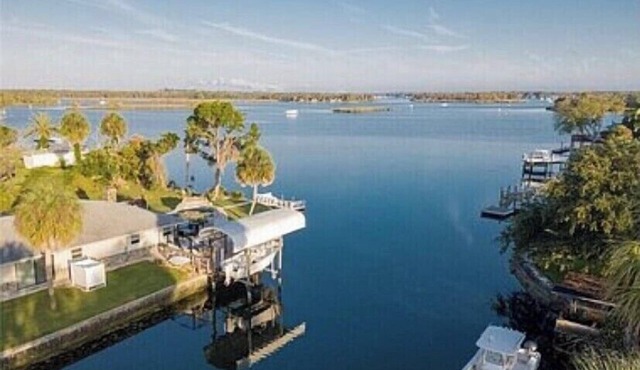 IMPECCABLE CRYSTAL RIVER KING'S BAY WATERFRONT RETREAT - COMFORT & SERENITY