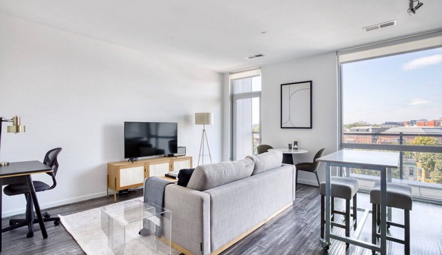 Impeccable Shaw 1BR on U St corridor near bars + dining, by Blueground