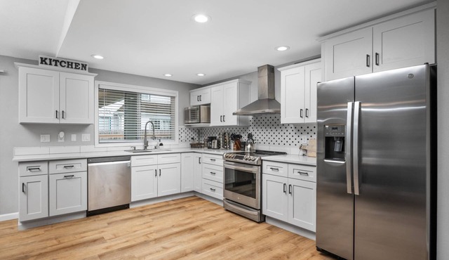 Impeccable Single Level Home, Pet Friendly, Fully Fenced Backyard, Billiards, Foosball, Patio, BBQ