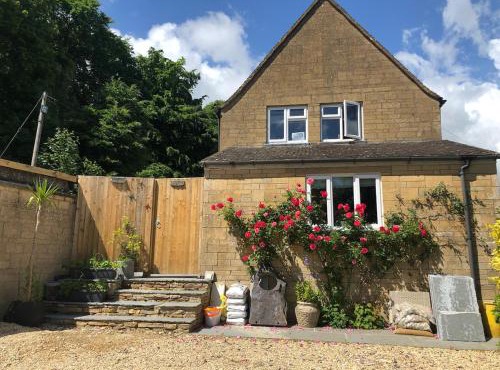Imperfect home in perfect location, Bibury hot tub